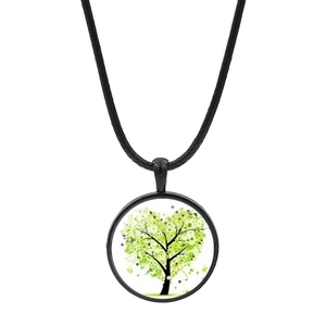 Collier Arbre de Vie minimaliste avec feuilles vertes en cœur sur cordon noir élégant