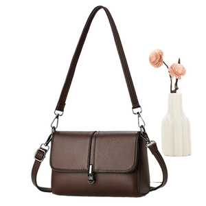 Borsa a tracolla marrone vintage con trama litchi e chiusura in metallo arrotondata