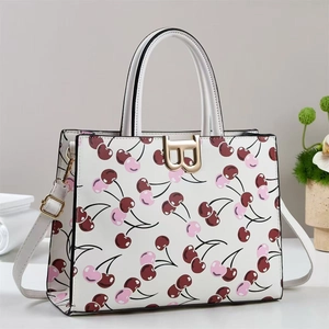 Sac fourre-tout blanc à motif cerises, boucle B dorée et bandoulière amovible élégante