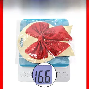 Misurazione del peso di 16,6g per un fiocco natalizio decorativo con paillettes rosse