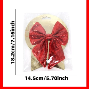 Dettaglio di fiocco natalizio rosso con paillettes e indicatori di misura chiari
