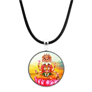 Ganesha Glasstein-Anhänger mit Lord Brahma auf Lotusblüte und schwarzer Kordel