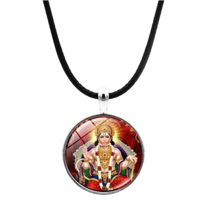 Detailaufnahme des Ganesha Glas-Cabochon-Anhängers mit schwarzer Kordel-Halskette
