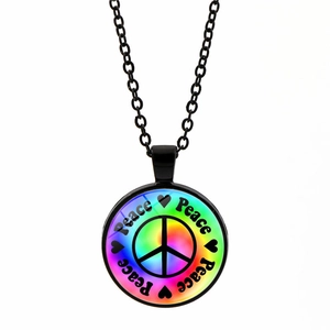 Détails du pendentif signe de paix arc-en-ciel avec cœurs noirs et texte de paix