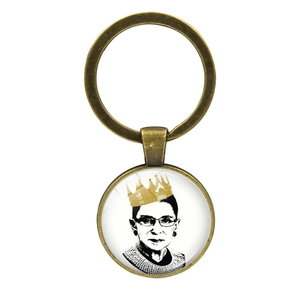 Porte-clés en bronze antique avec portrait illustré de Ruth Bader Ginsburg RBG