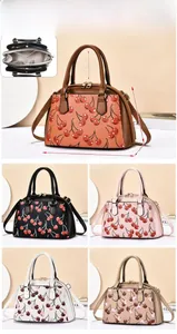 Detailed size specifications for shell bag with cherry prints and dimensions 31x14x20cm