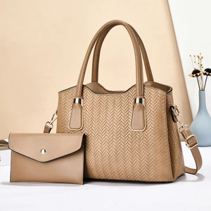 Ensemble sac cabas tissé et pochette enveloppe kaki avec détails dorés