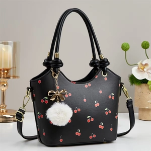 Borsa A Secchiello Con Stampa Ciliegie Borsa A Mano In Pelle PU Con Ciondolo Pompon Dolce Elegante Borsa A Tracolla Da Donna
