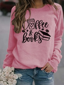 Détail d'un sweat à col rond rose avec imprimé graphique Coffee & Books noir
