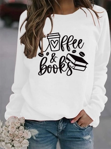 Détail de l'imprimé graphique coffee & books sur sweat blanc oversize à col rond