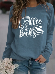 Gros plan du sweat bleu à col rond avec impression graphique blanche Coffee & Books
