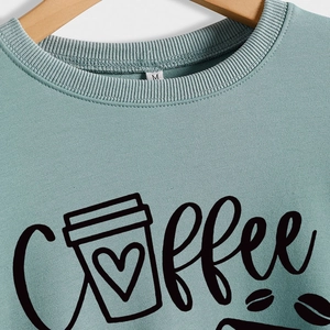 Sweat-shirt bleu ciel à manches longues avec imprimé Coffee et col rond boutonné