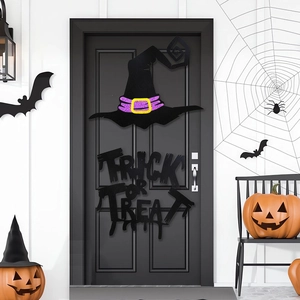 Décoration de porte Halloween avec chapeau de sorcière et panneaux Trick or Treat
