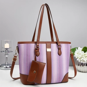 Bolso tote grande de rayas moradas con asas de cuero y monedero pequeño a juego