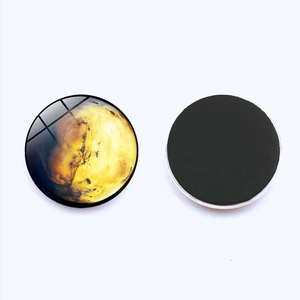 Vorder- und Rückansicht des 25mm Glas-Kühlschrankmagneten mit Weltraum-Nebula-Motiv