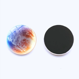 Runder Glaskühlschrankmagnet mit Erdplaneten-Textur und schwarzer Magnetrückseite