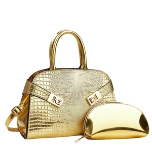 Conjunto de bolso de mano y neceser dorado con textura de cocodrilo de lujo