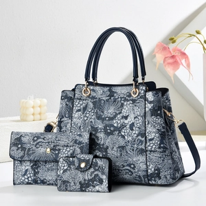 Ensemble de trois sacs cabas avec broderie florale bleue et bandoulière amovible