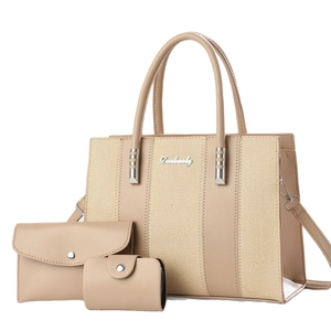 Ensemble 3 pièces sac cabas beige avec texture tissée et détails en cuir lisse