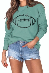 Détail du sweat-shirt vert sauge game day avec poignets côtelés et motif de football