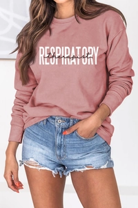 Détail de l'imprimé Respiratory Therapist sur le sweat-shirt à manches longues