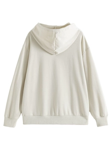Vista dettagliata del retro di una felpa beige oversize con spalle scese e polsini a coste