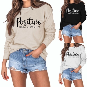Collage tricolore de sweat-shirts à manches longues avec texte Positive Mind Vibes Life