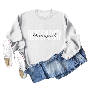 Mise à plat du sweatshirt gris Respiratory Therapist avec jean et baskets blanches