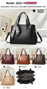 Détails du sac à main pour femme dimensions 30x12x22cm avec compartiments multicouches