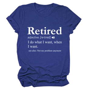 T-shirt bleu à col rond avec impression de définition Retired posé à plat sur fond blanc