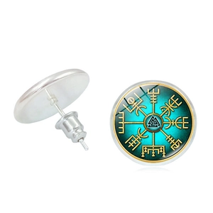 Détails de boucles d'oreilles vikings nordiques avec symboles Valknut et Vegvisir