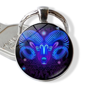 Aries Sternzeichen Schlüsselanhänger mit rundem Glasstein und blauem Leuchten
