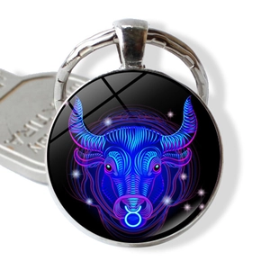 Silberner Stier Sternzeichen Schlüsselanhänger mit Neon Glascabochon auf weißem Grund