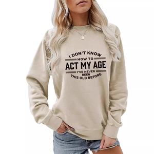 Felpa color albicocca a girocollo con stampa dello slogan I Don't Know How To Act My Age