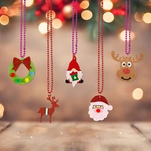 Christmas Children Necklace Plastic Beads Felt Pendant Santa Claus Reindeer Snowman Xmas Tree Festive Party Favors Decoration