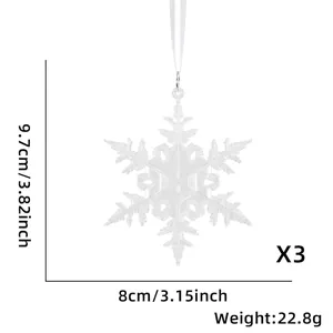 Dettaglio di addobbi a fiocco di neve trasparenti con dimensioni 9.7cm altezza e 8cm