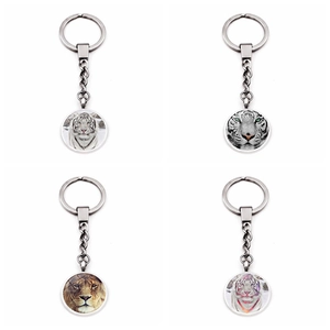 Tiger Lion Animal Portrait Keychain Zinc Alloy Glass Time Gem Round Pendant Creative Key Ring Fashion Accessory