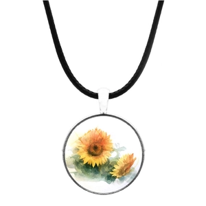 Gros plan du pendentif tournesol avec design aquarelle et cordon en cuir noir robuste