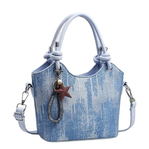 Schicke hellblaue Glitzer-Jeans-Eimertasche mit Doppelgriffen und Stern-Anhänger