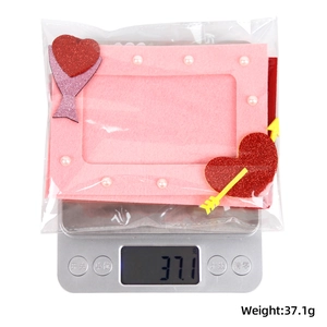 Pink DIY felt photo frame kit for Valentine's Day weighing 37.1g in packaging