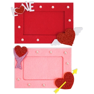 DIY Valentine's Day felt photo frames with LOVE letters and glitter heart decorations