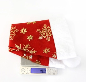 Detail showing the lightweight non-woven Christmas hat weighing only 19.0g on a scale