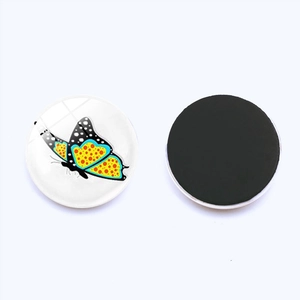 Front and back detail of 25mm butterfly glass magnet showing yellow pattern and magnetic base