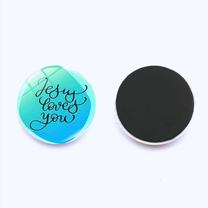 Aimant rond en verre avec citation Jesus loves you sur fond dégradé et dos magnétique