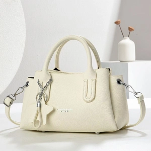 Off-white Handtasche aus Leder mit Sternanhänger und verstellbarem Schultergurt