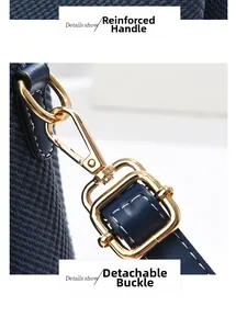 Détail du sac bleu marine avec poignées renforcées et crochets dorés amovibles