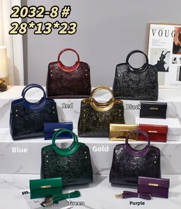 Ensemble de six sacs à main en cuir gaufré avec portefeuilles et bandoulières assortis