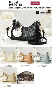 Dettagli borsa a tracolla intrecciata con misure 23x9x13cm e quattro colori