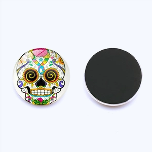 Front and back view of a 25mm round glass magnet with a Mexican sugar skull pattern