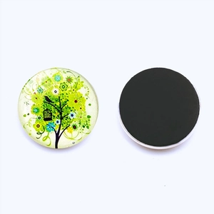 Détail d'aimants de frigo en verre 30mm avec motif arbre de vie et dos magnétique circulaire